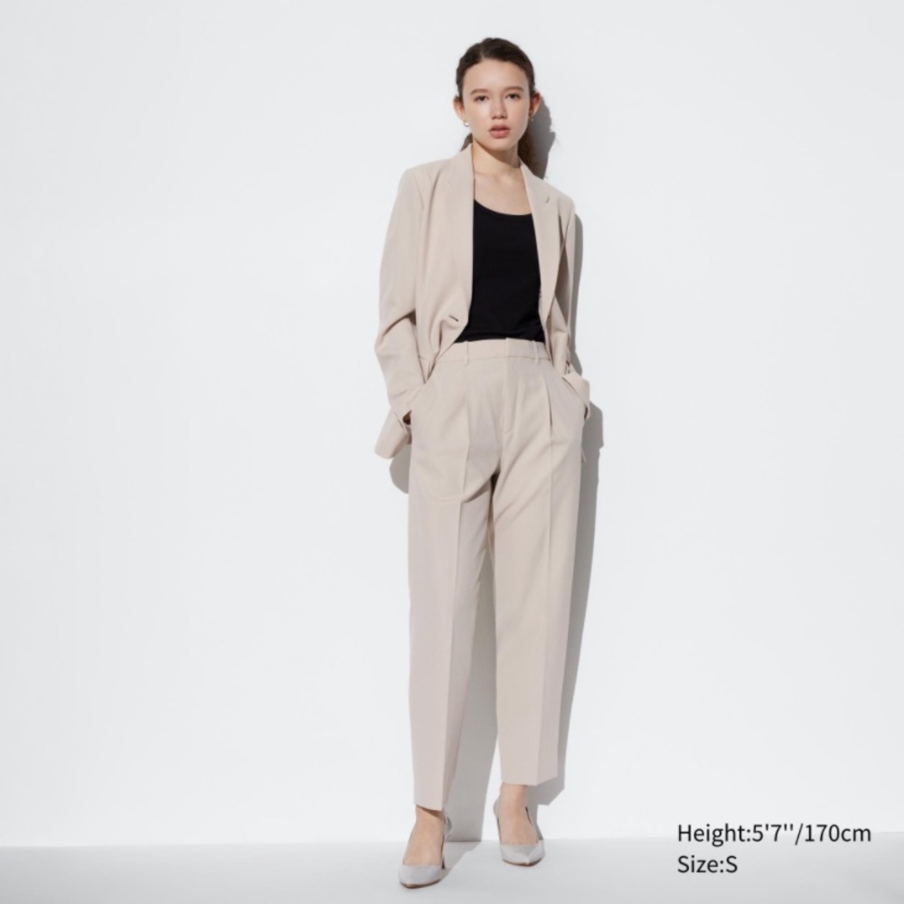 uniqlo women’s airsense pleated pants in beige